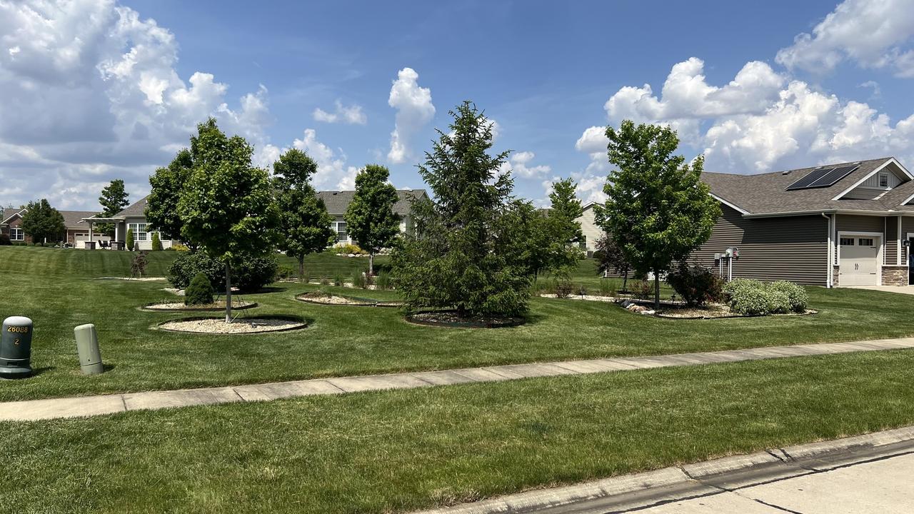 1104 Farm Lake Dr., Mahomet, IL 61853