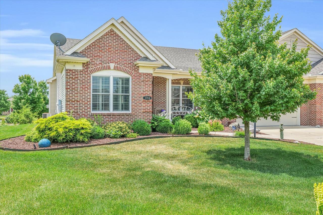 1704 Whisper Meadow Ln., Mahomet, IL 61853