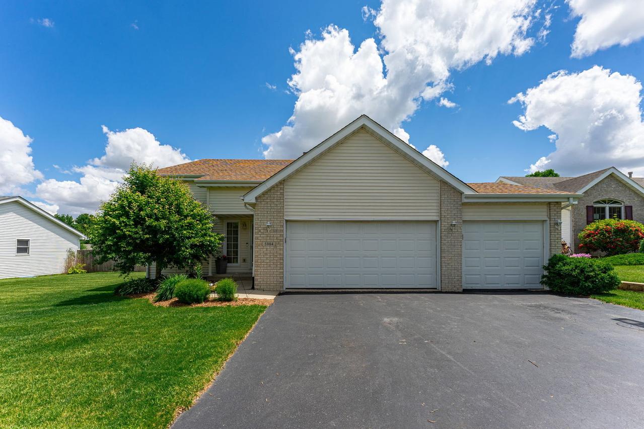 5984 Durrington Dr., Loves Park, IL 61111