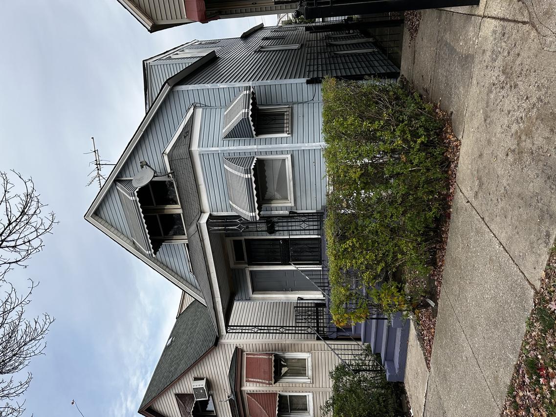 10445 S Ewing Ave., Chicago, IL 60617