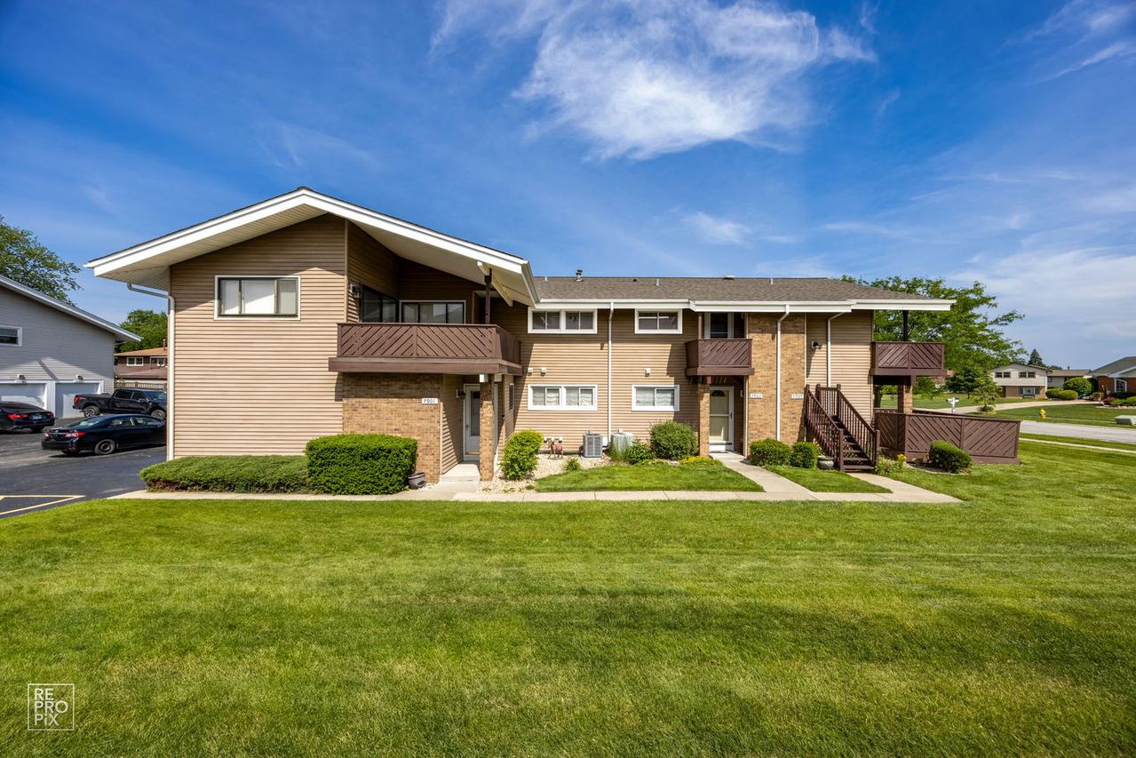 7905 164th Ct. #6, Tinley Park, IL 60477