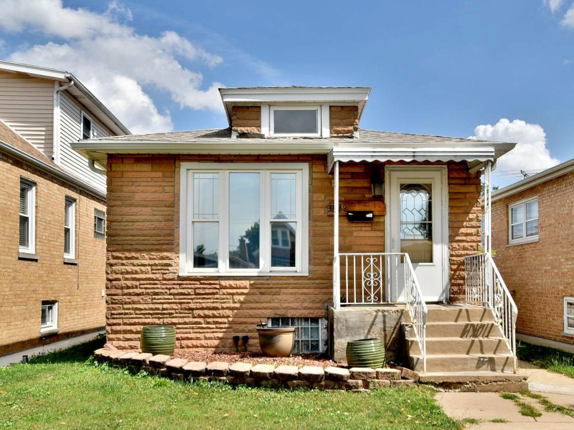 3829 N Plainfield Ave., Chicago, IL 60634