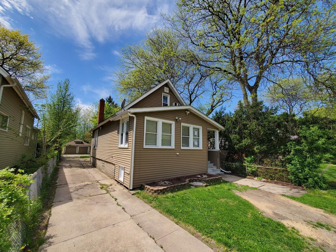 13818 Division St., Blue Island, IL 60406