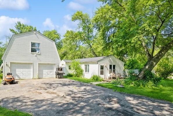 37899 N Dewey St., Spring Grove, IL 60081