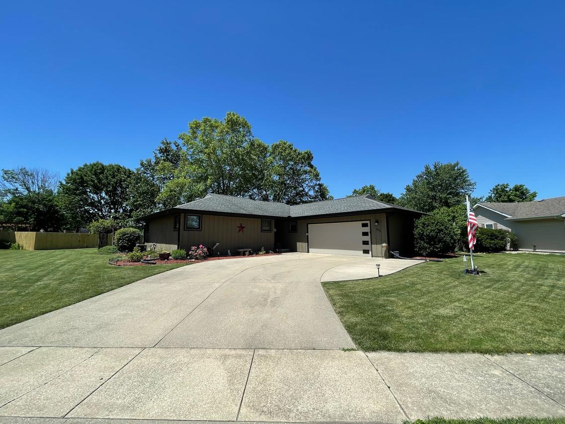 611 Linden Dr., St. Joseph, IL 61873