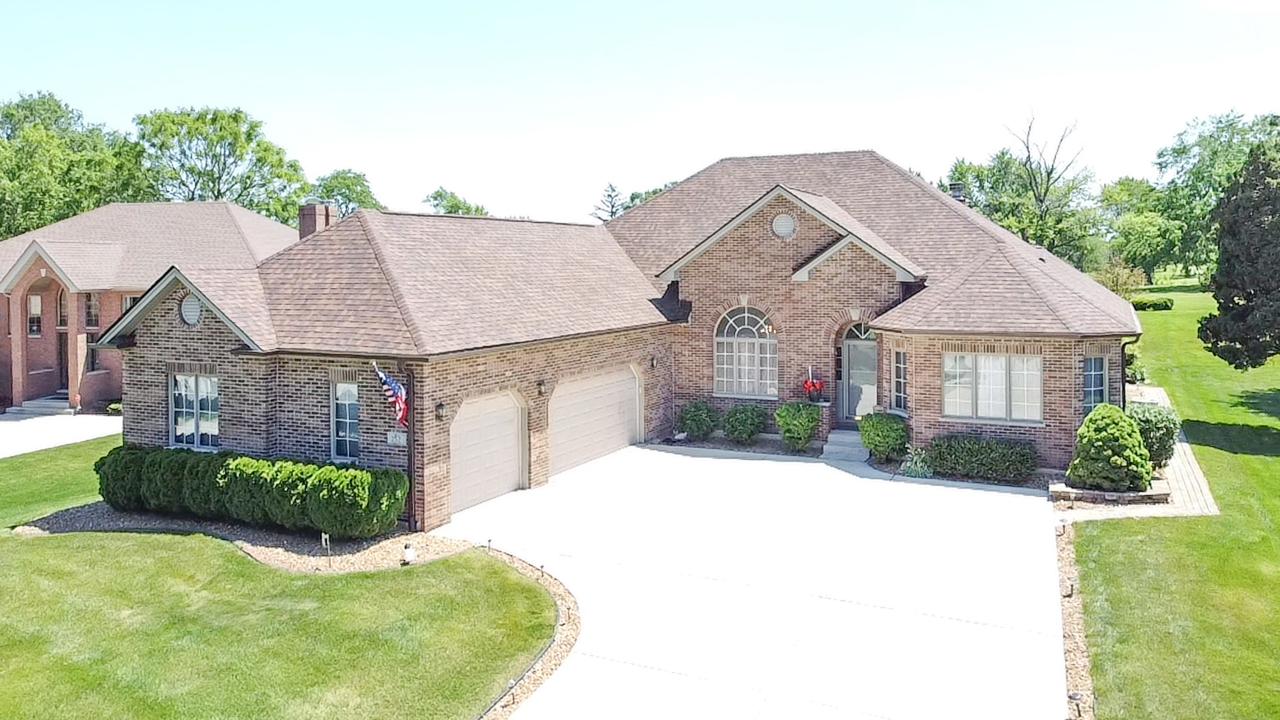 252 Fairway Dr., Beecher, IL 60401