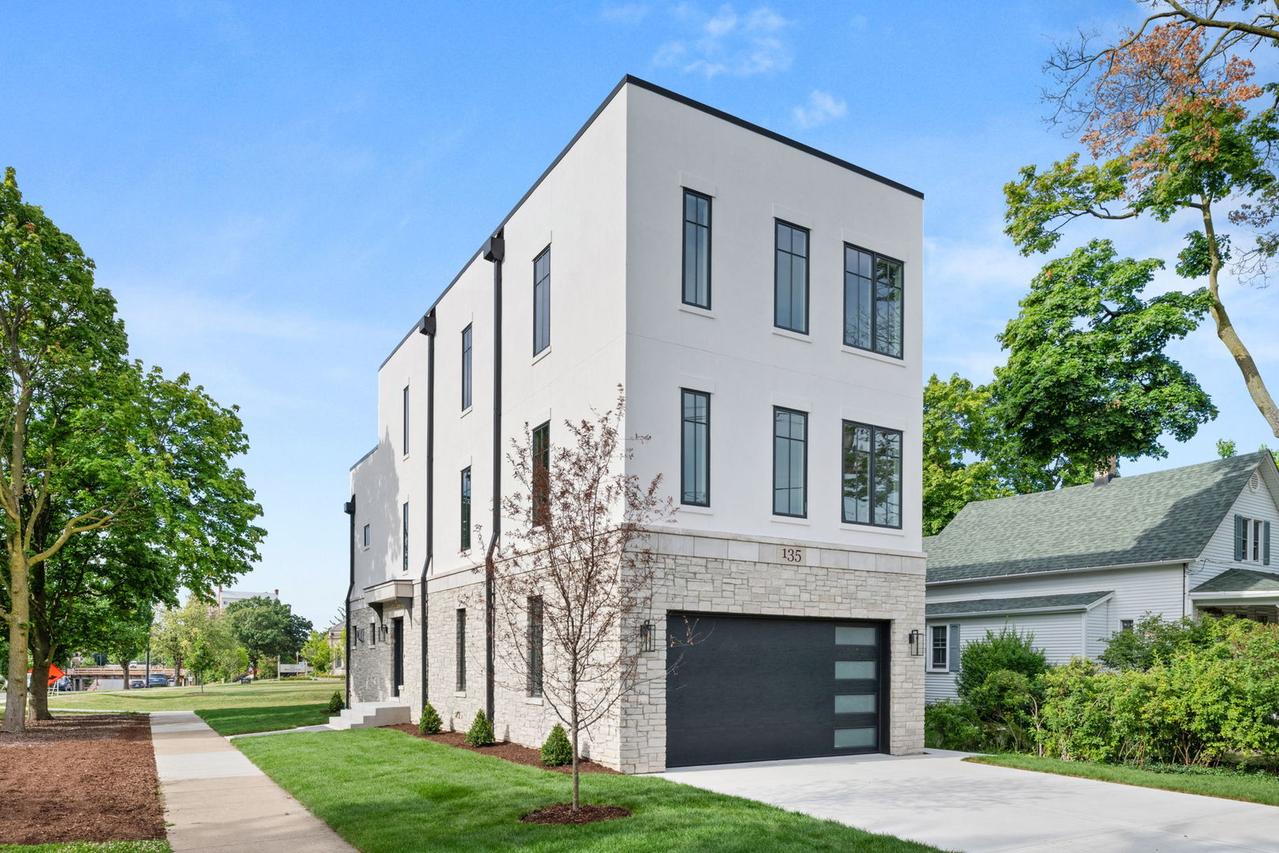 135 E Marion St., Elmhurst, IL 60126