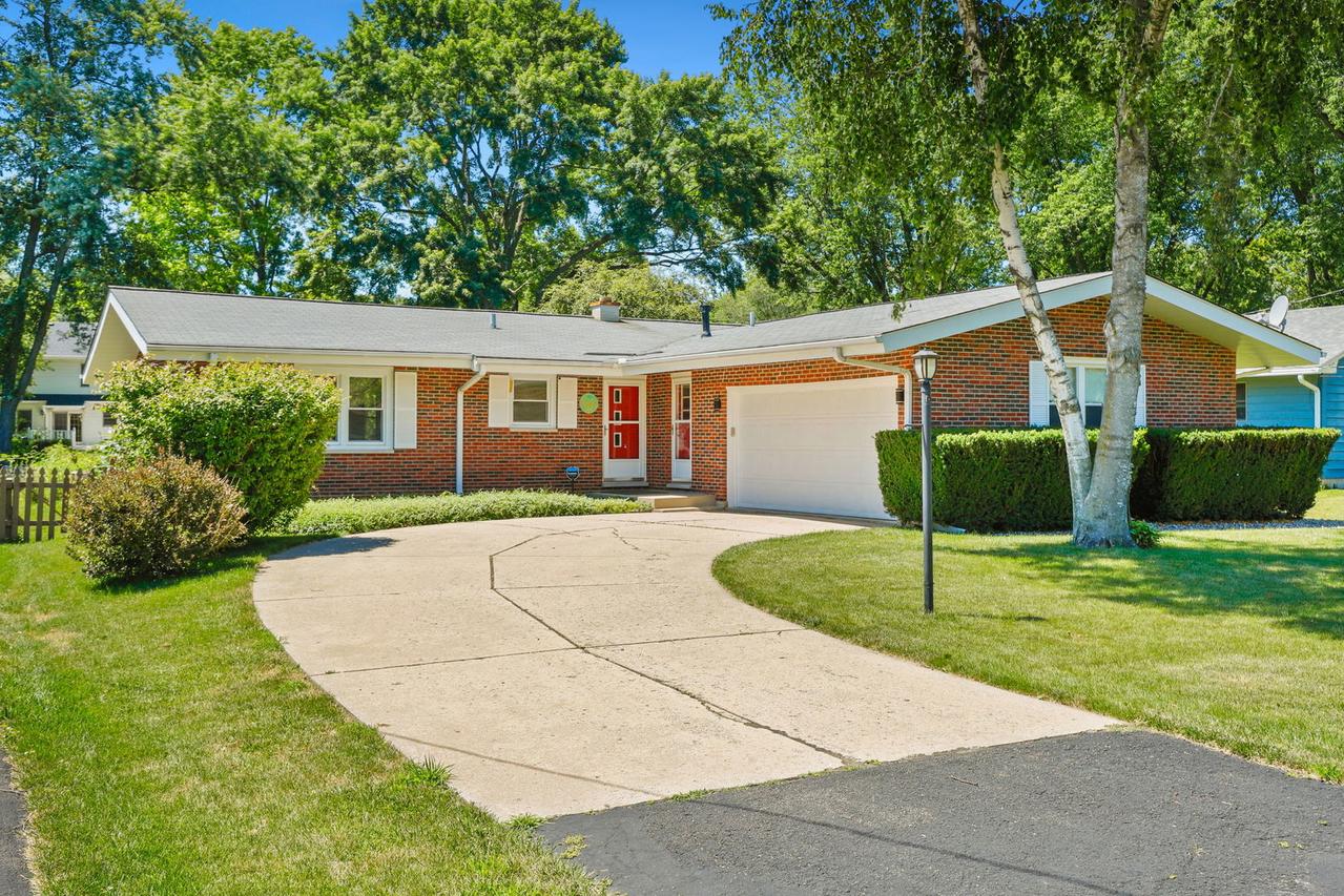 915 S Jackson St., Batavia, IL 60510