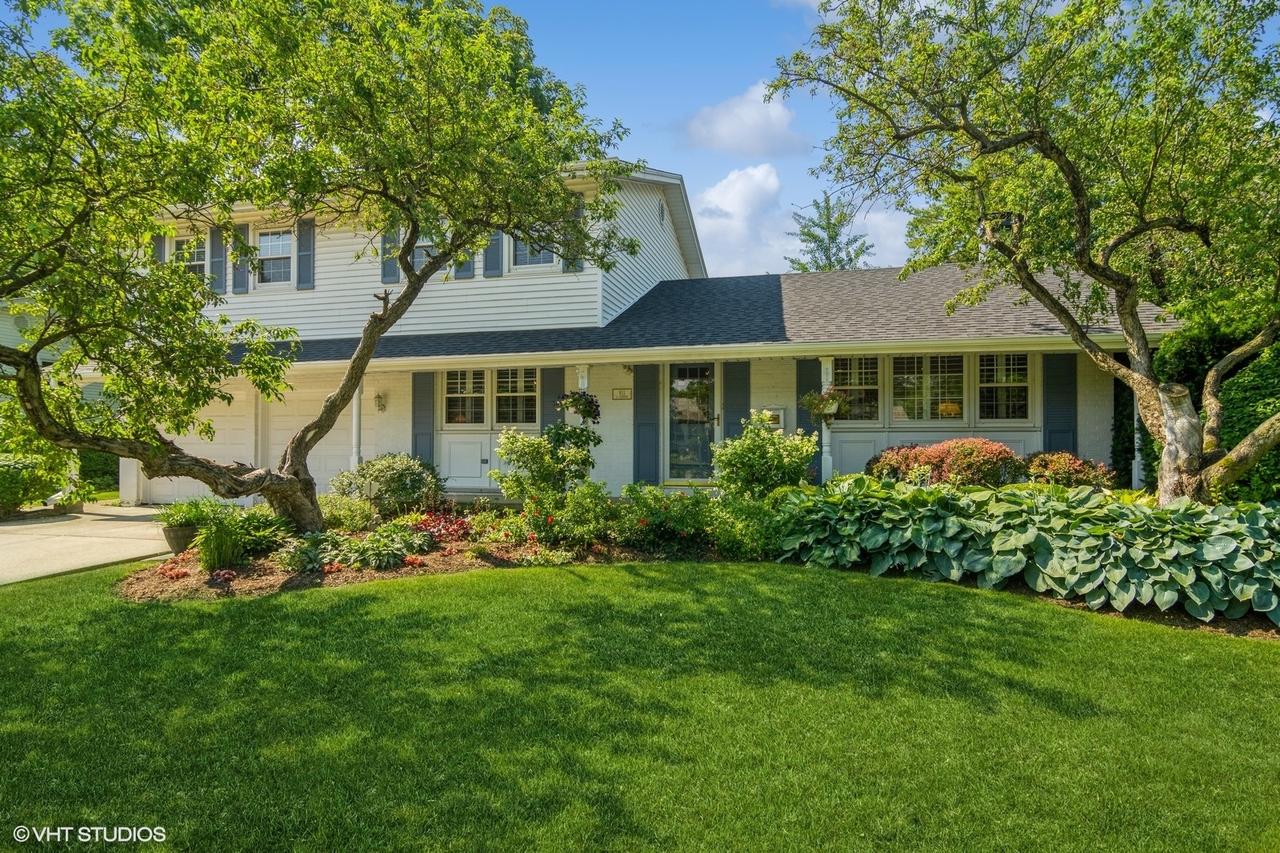 911 E Paddock Dr., Palatine, IL 60074