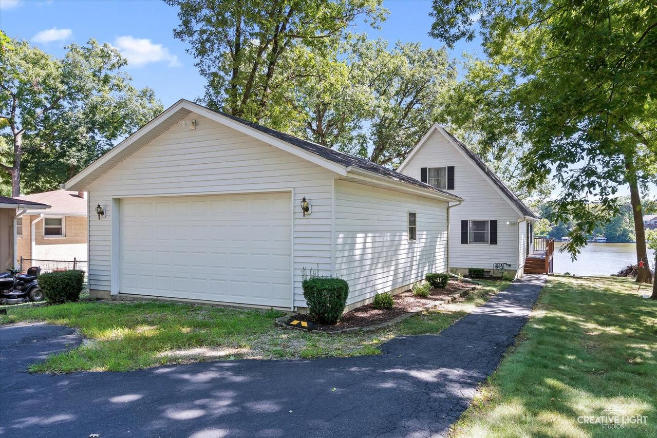 420 Holiday Dr., Lake Holiday, IL 60552