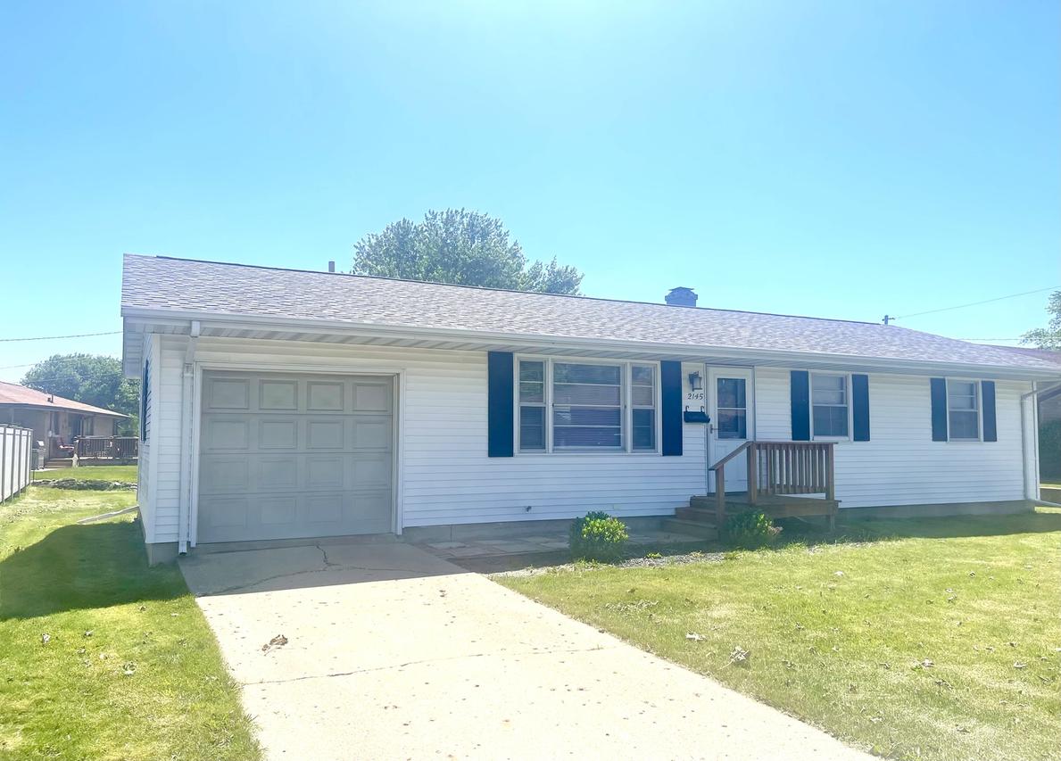 2145 Meadowlawn Ln., Peru, IL 61354