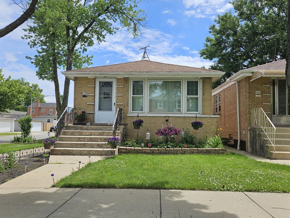 5301 S Menard Ave., Chicago, IL 60638