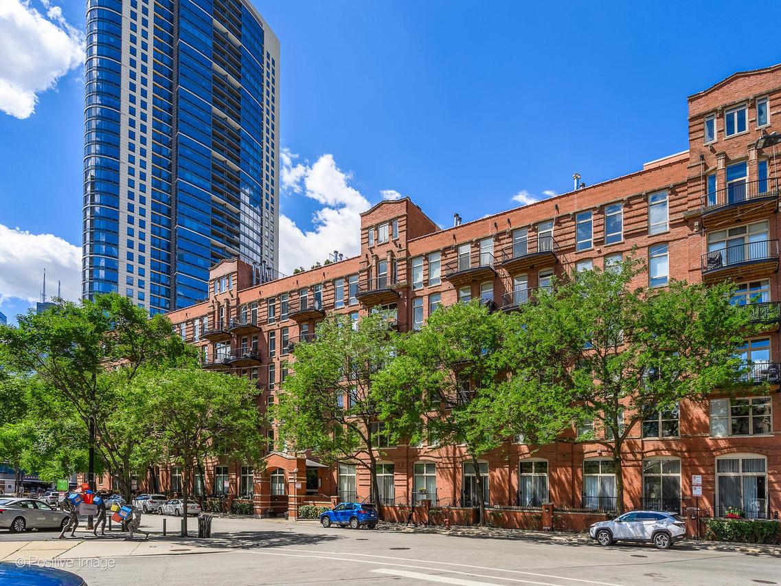 550 N Kingsbury St. #416, Chicago, IL 60654