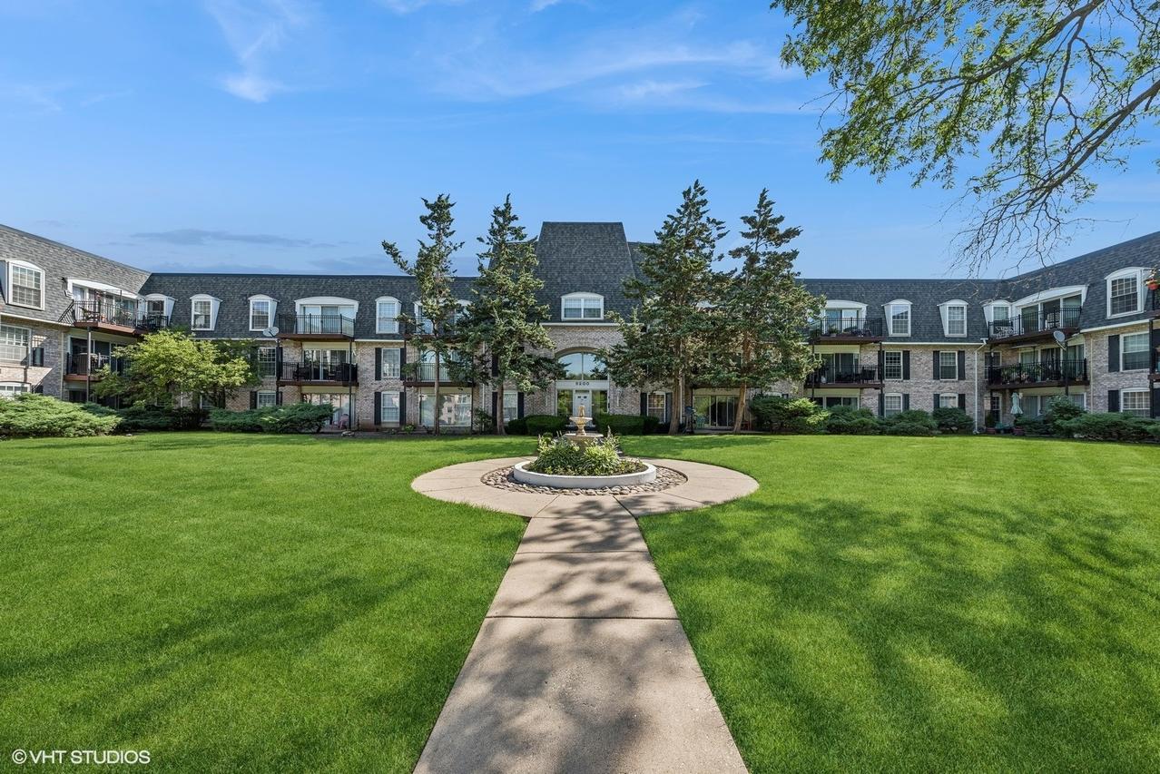 5200 Carriageway Dr. #327, Rolling Meadows, IL 60008