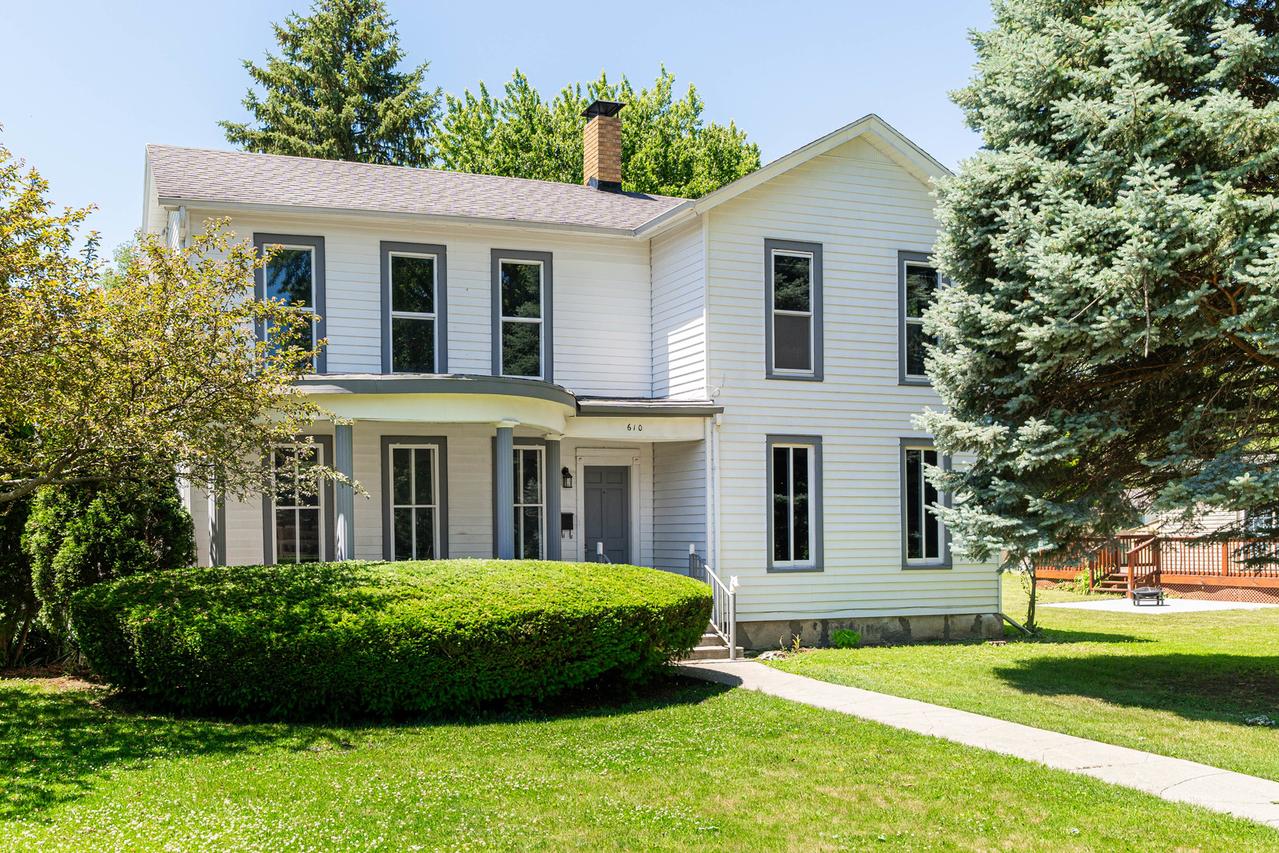 610 N 8th St., Rochelle, IL 61068