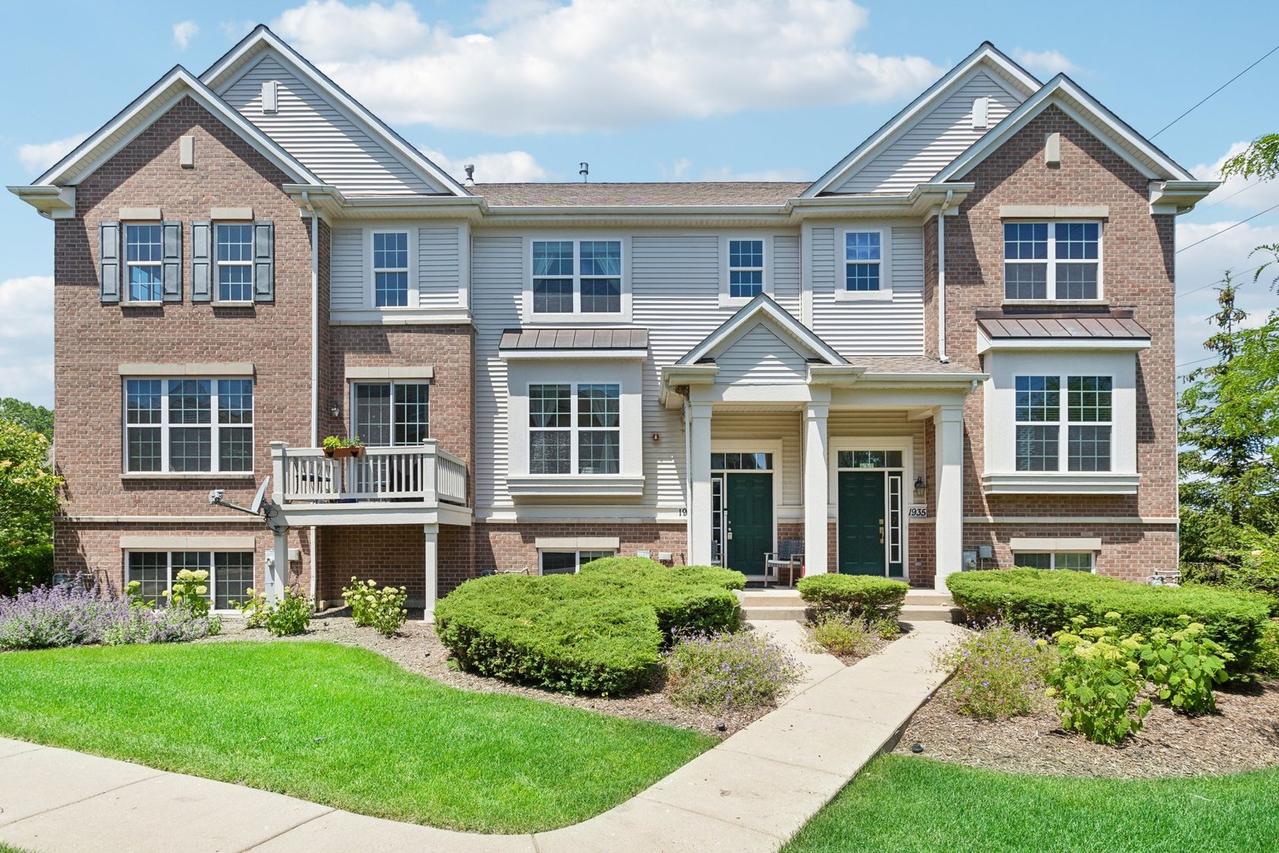 1933 Potomac Ct., Wheeling, IL 60090