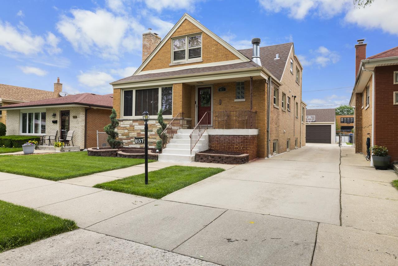 8137 S Francisco Ave., Chicago, IL 60652