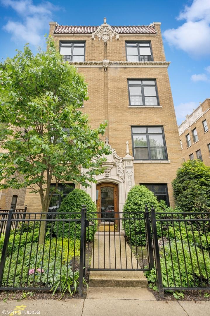 537 W Roscoe St. #1N, Chicago, IL 60657