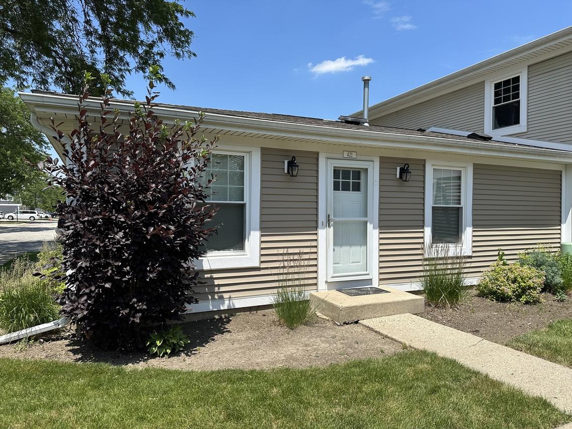 421 Farmingdale Cir., Vernon Hills, IL 60061