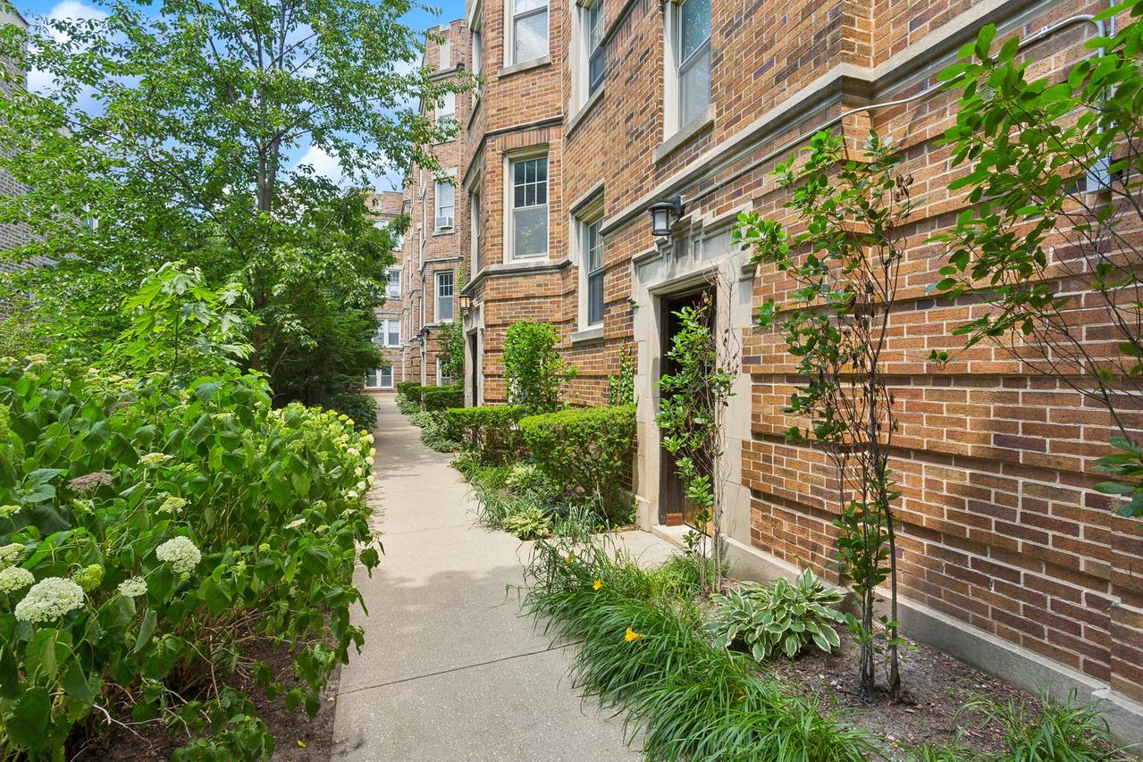 2016 W Greenleaf Ave. #1A, Chicago, IL 60645