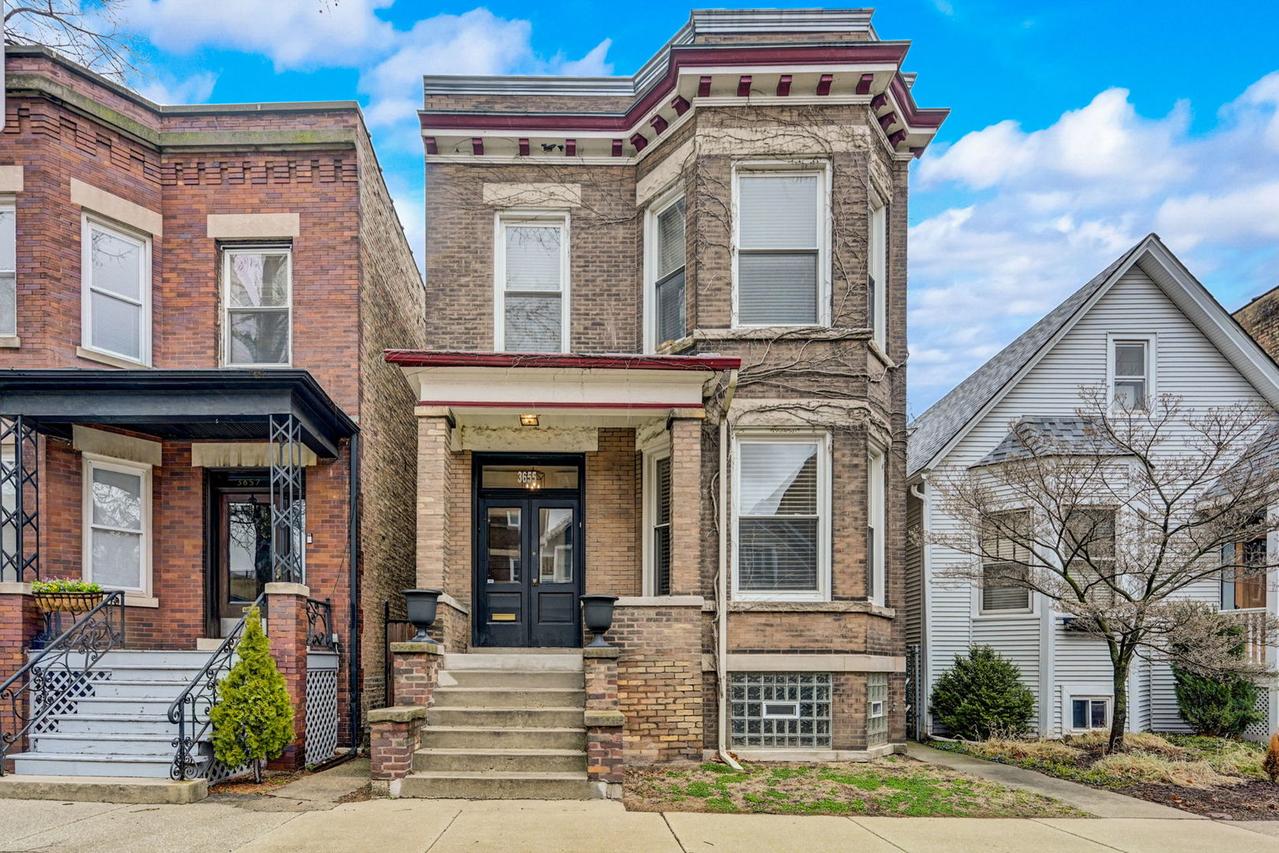 3655 N Hermitage Ave., Chicago, IL 60613