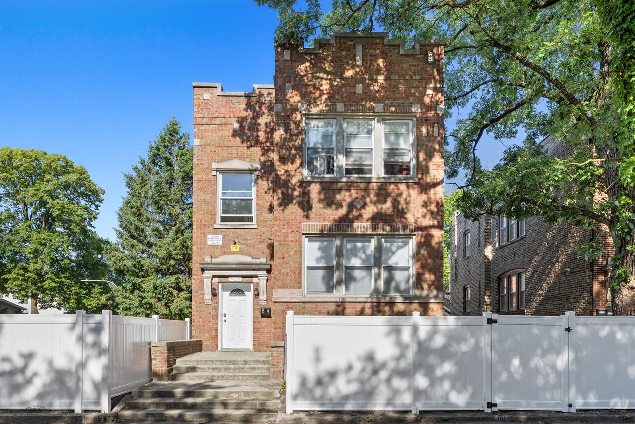 7424 S Kingston Ave., Chicago, IL 60649