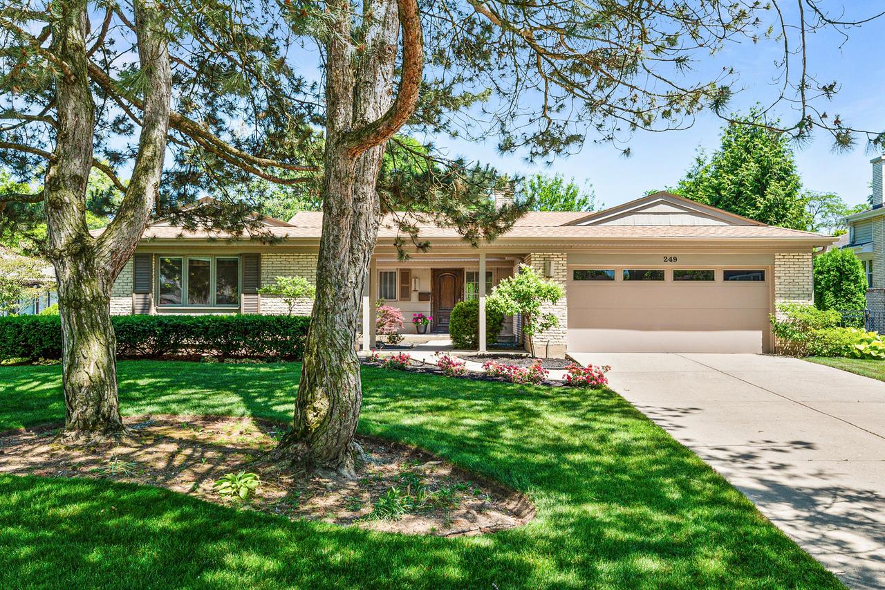 249 Hastings Ave., Highland Park, IL 60035