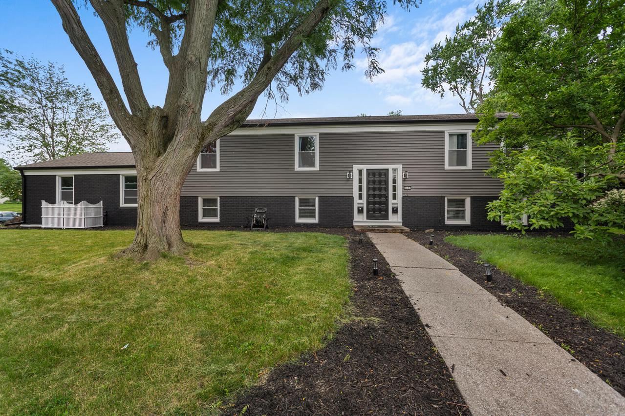 2103 Pond St., Urbana, IL 61801