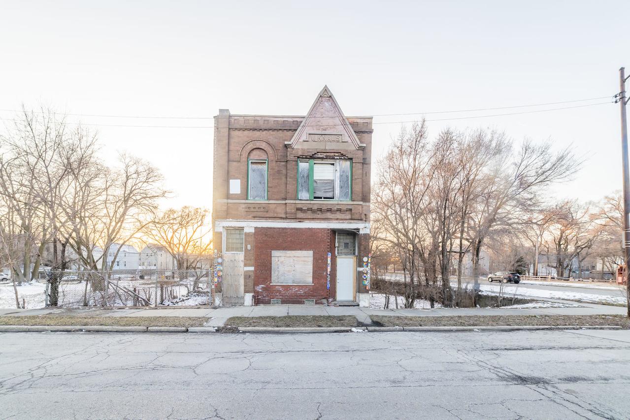 9002 S Mackinaw Ave., Chicago, IL 60617