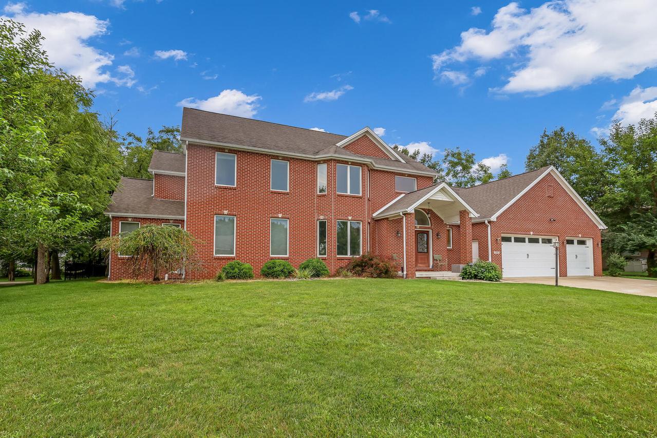 1305 E White Oak Rd., Mahomet, IL 61853