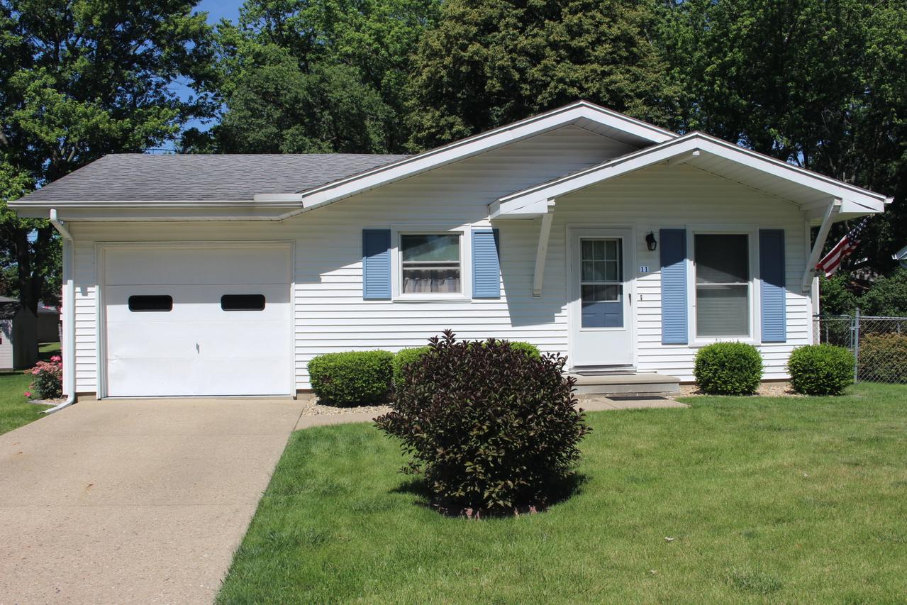 11 Kirkwood Dr., Clinton, IL 61727