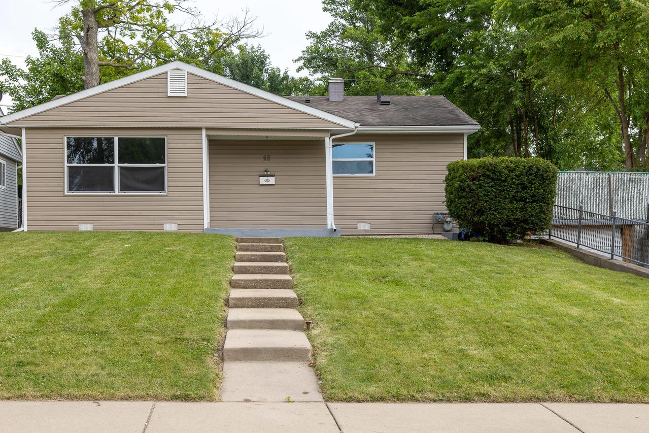 69 Wren Rd., Carpentersville, IL 60110