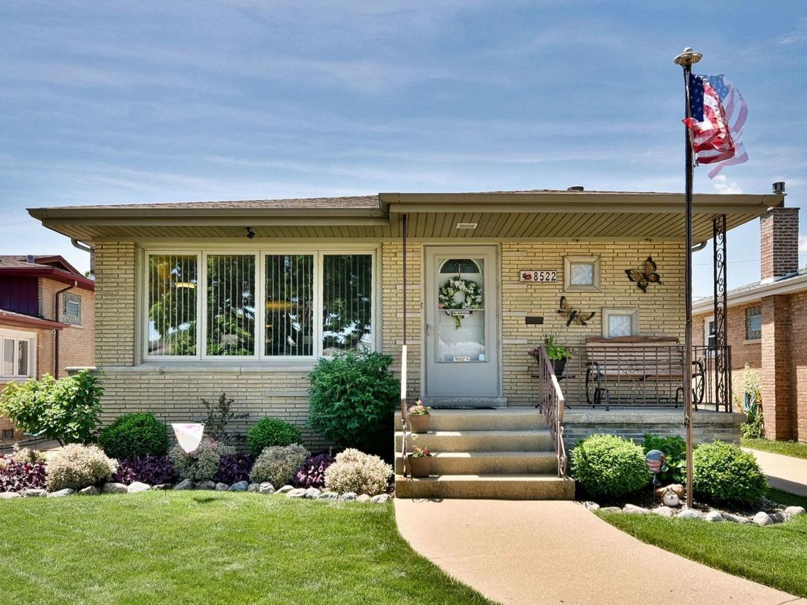 8522 S Kilbourn Ave., Chicago, IL 60652