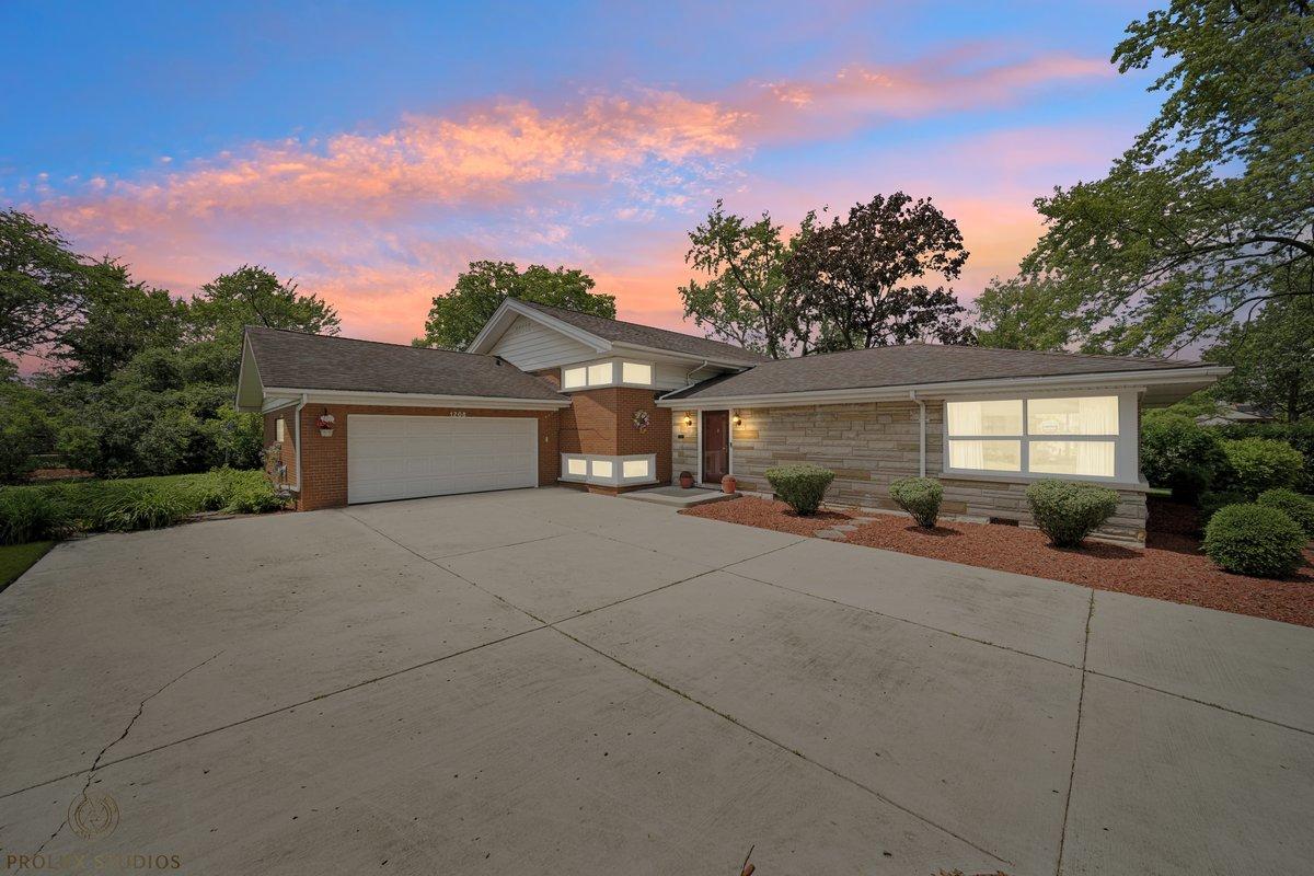 1208 Oakmont Ave., Flossmoor, IL 60422