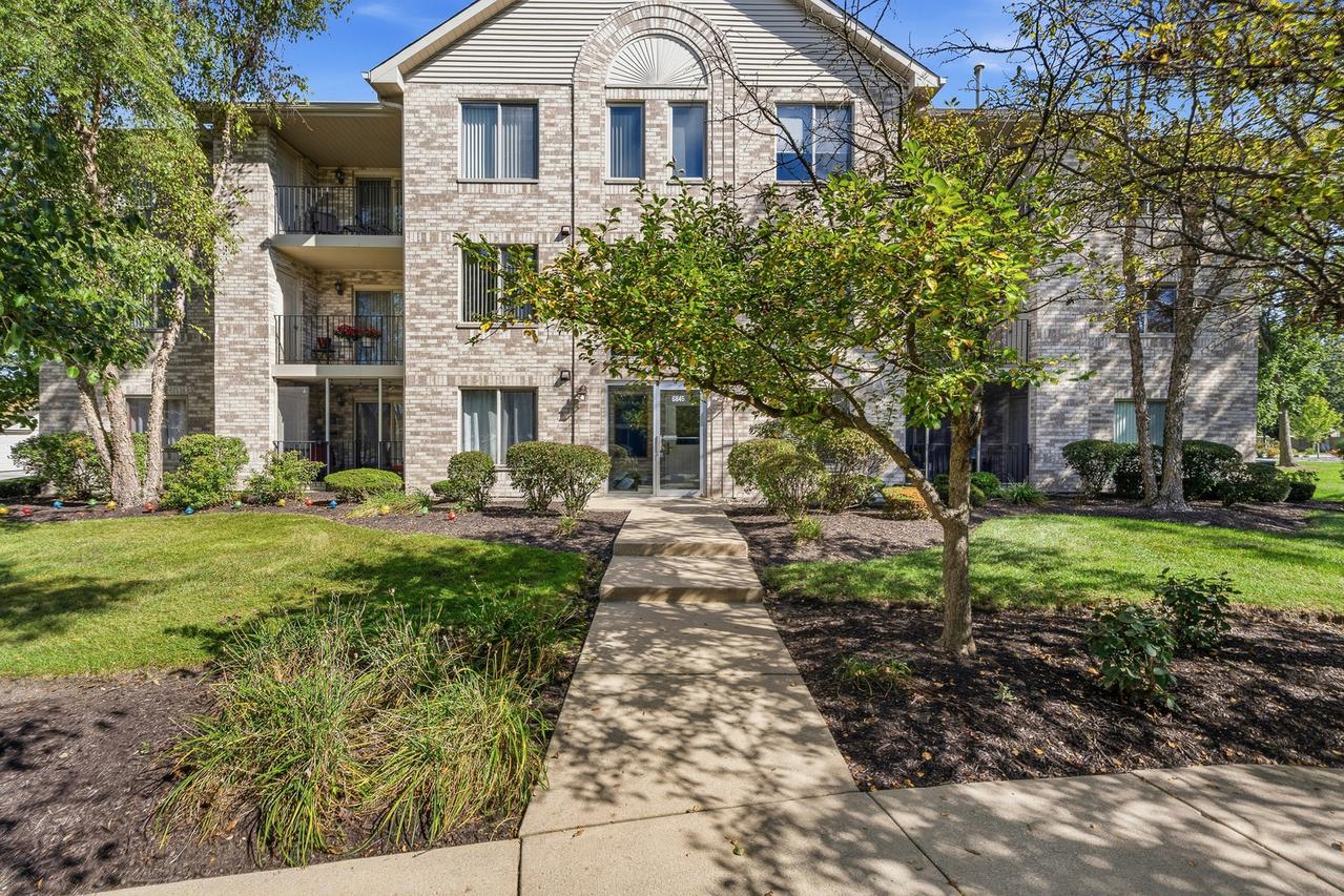 6845 Forestview Dr. #2D, Oak Forest, IL 60452
