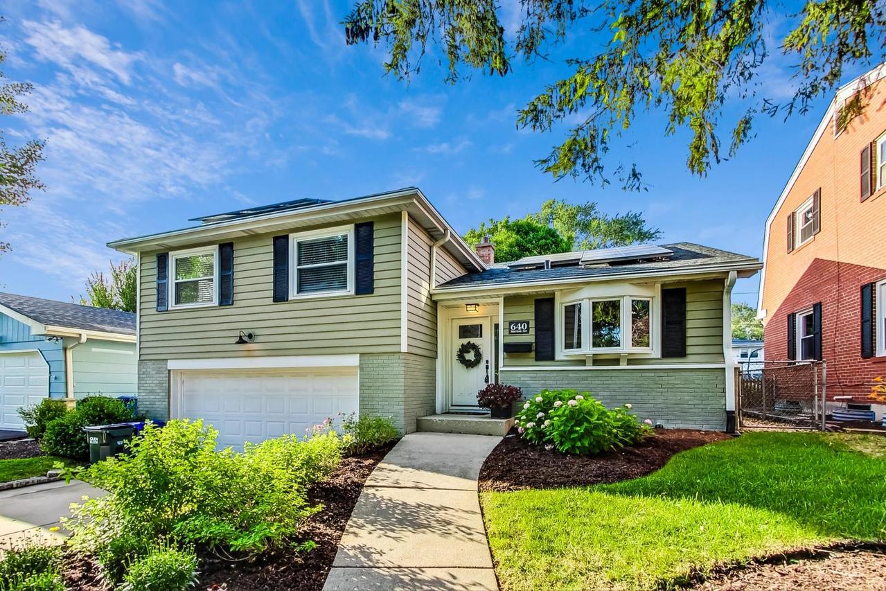 640 Marston Ave., Glen Ellyn, IL 60137