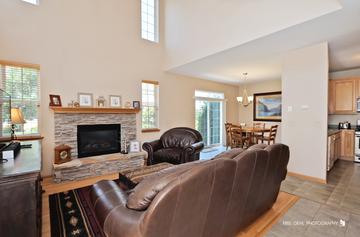 2145 Braeburn Dr. #E, Wauconda, IL 60084