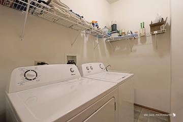 2145 Braeburn Dr. #E, Wauconda, IL 60084