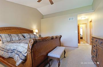 2145 Braeburn Dr. #E, Wauconda, IL 60084