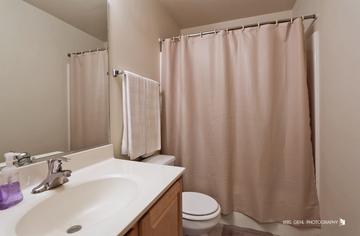 2145 Braeburn Dr. #E, Wauconda, IL 60084