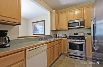 2145 Braeburn Dr. #E, Wauconda, IL 60084
