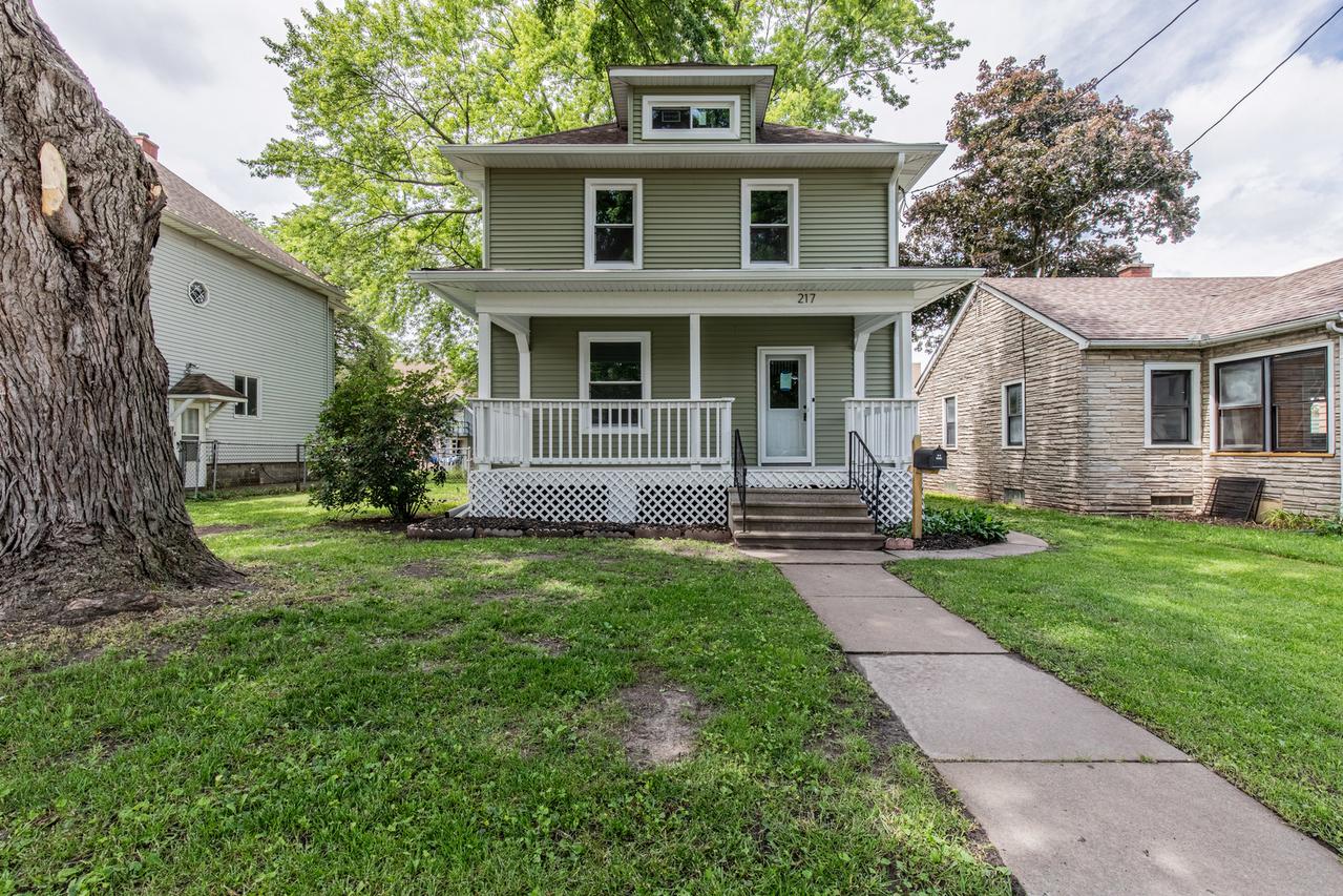 217 38th St., Moline, IL 61265