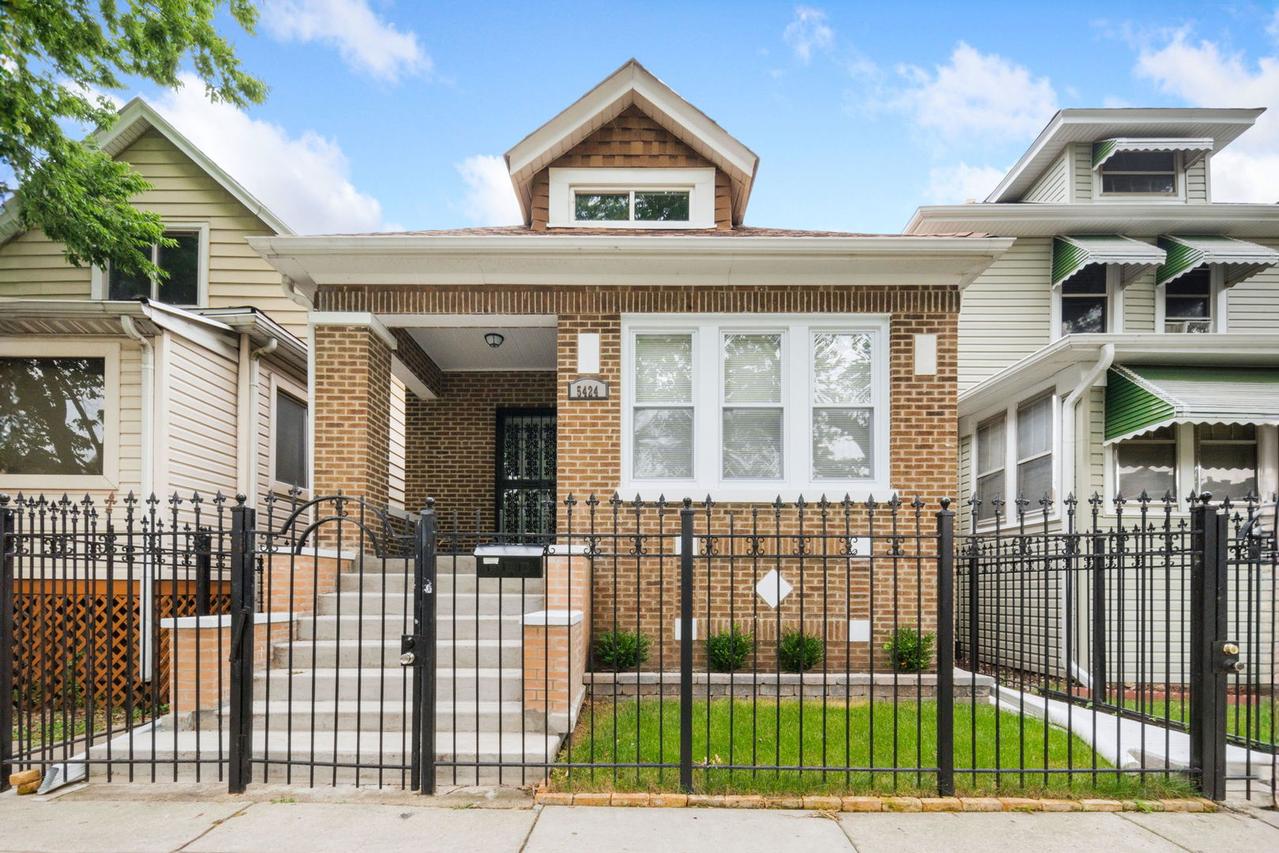 5424 W Congress Pkwy., Chicago, IL 60644