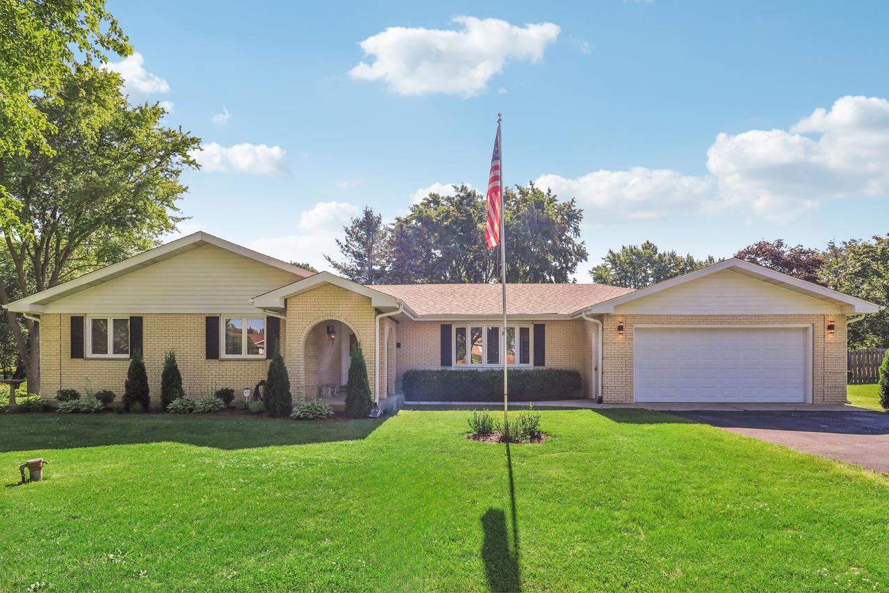 1514 Palamino Dr., Mchenry, IL 60050