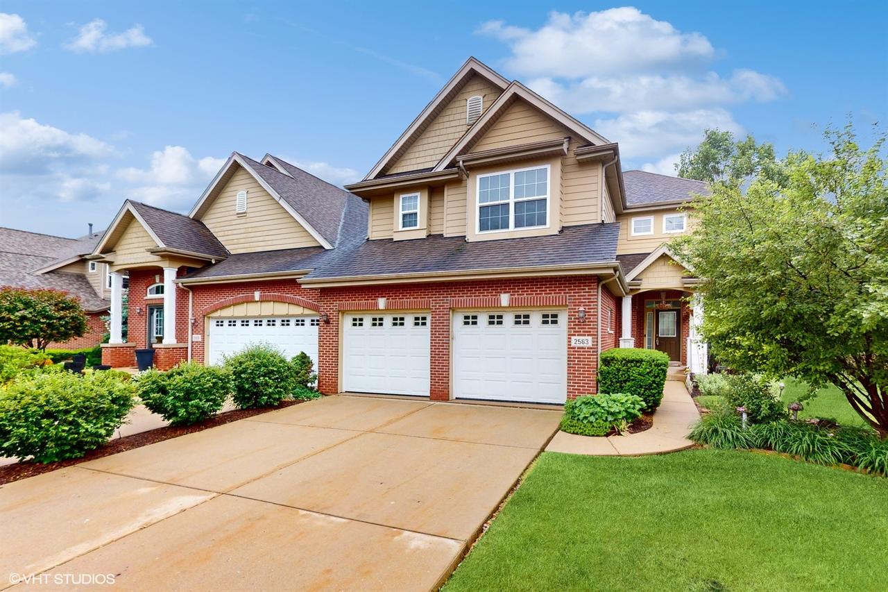 2563 Cedar Hill Ln., Woodridge, IL 60517