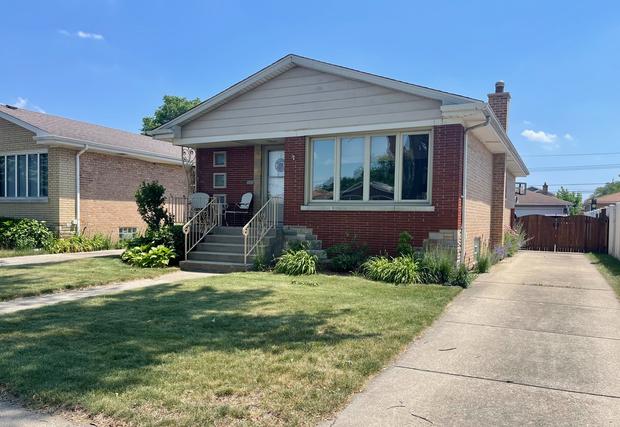 9121 S Central Park Ave., Evergreen Park, IL 60805