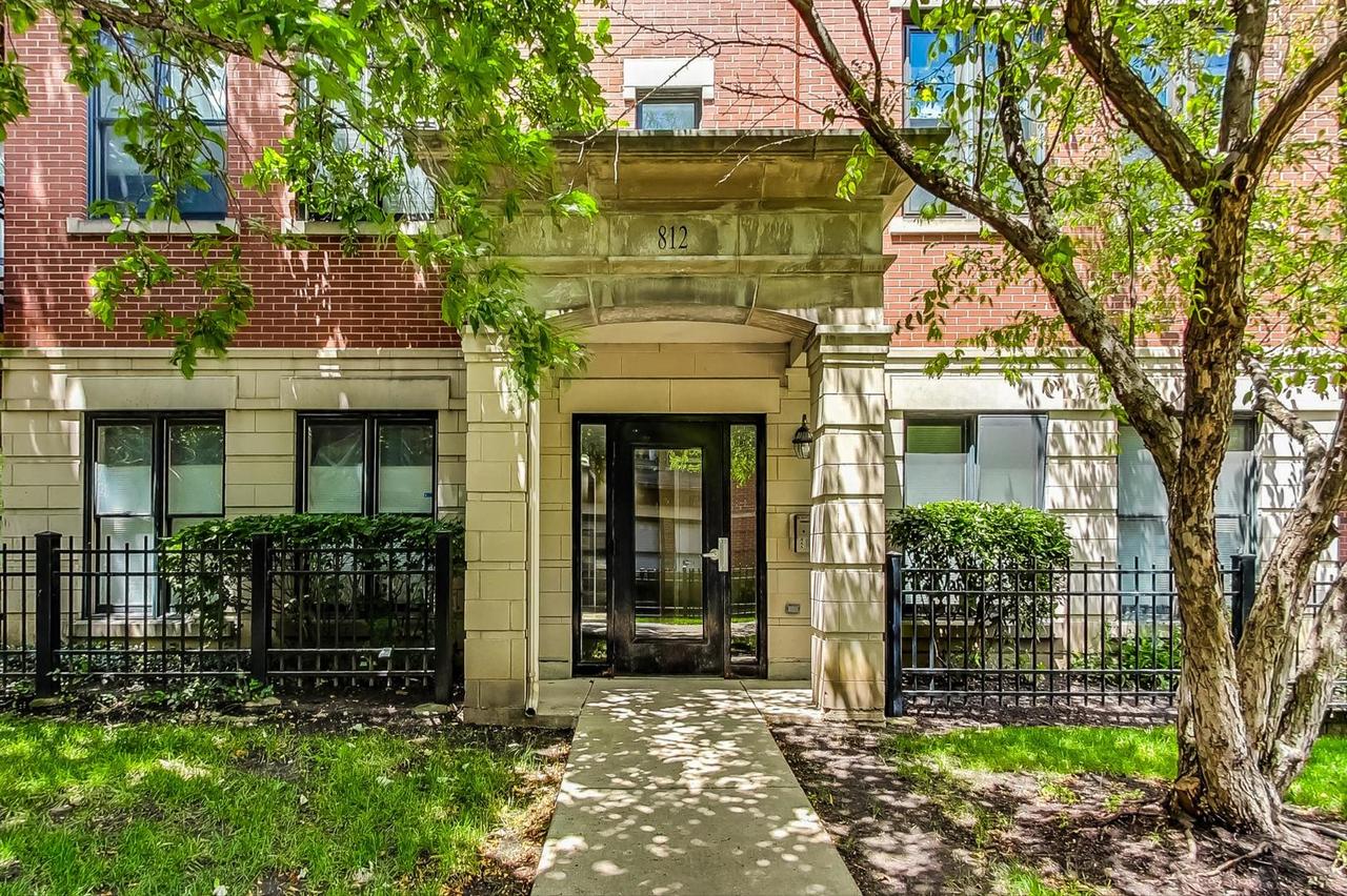 812 W College Pkwy. #2A, Chicago, IL 60608