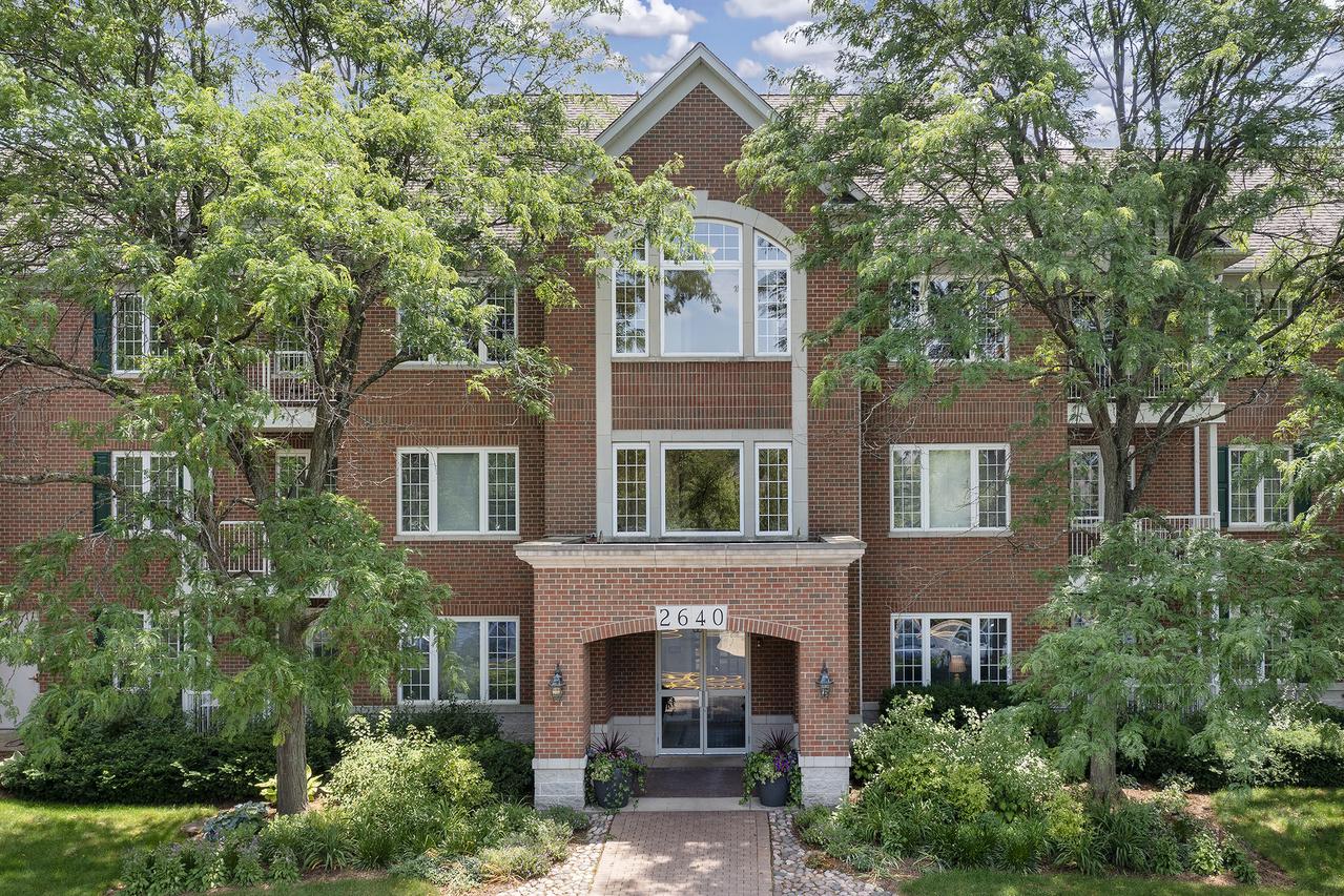 2640 Summit Dr. #110, Glenview, IL 60025