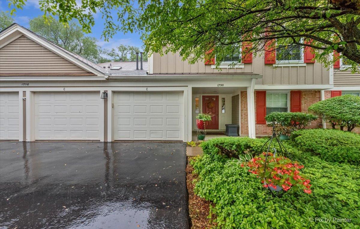 1750 Ardmore Ln. #D, Wheaton, IL 60189