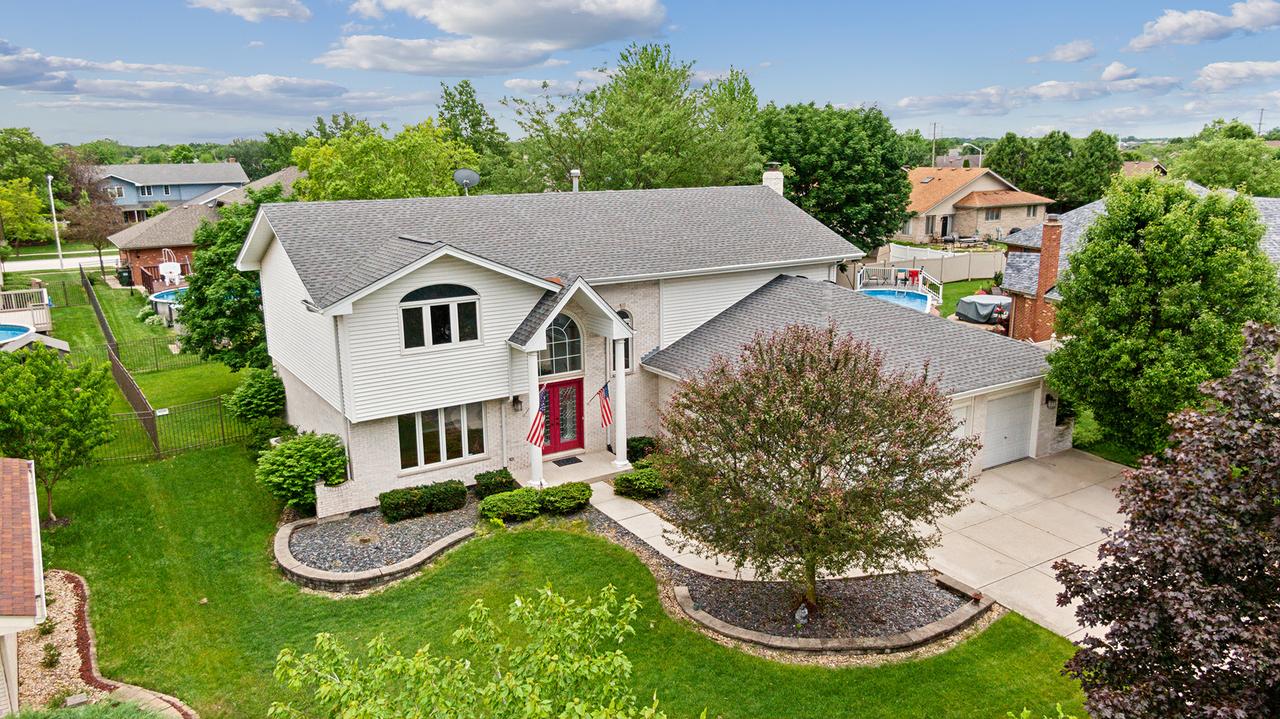 19516 Southfield Ln., Tinley Park, IL 60487